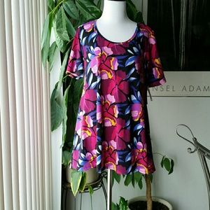 NWTS Lularoe Perfect T